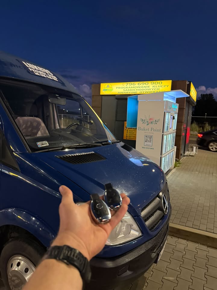 796690900 ZAM-KON ŻYRARDÓW Dziś przyjechał do nas klient który potrzebował dorobić drugi kluczyk do mercedesa…