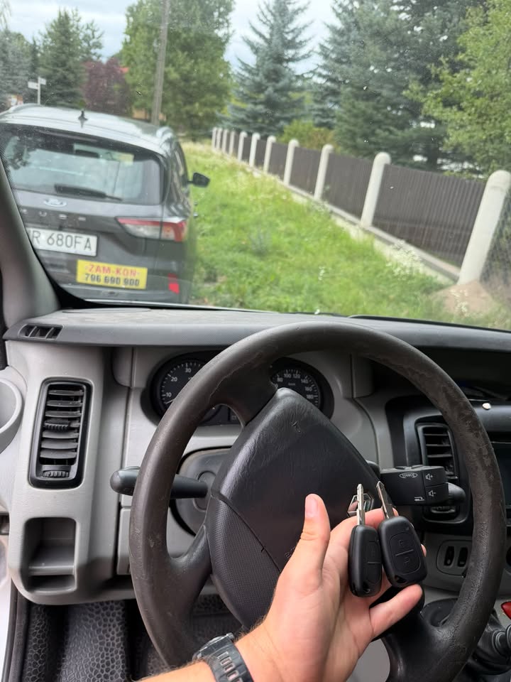 796690900 ZAM-KON ŻYRARDÓW W zeszłą niedzielę trafił się pacjent Renault Trafic 2008 rok że zgubionymi…